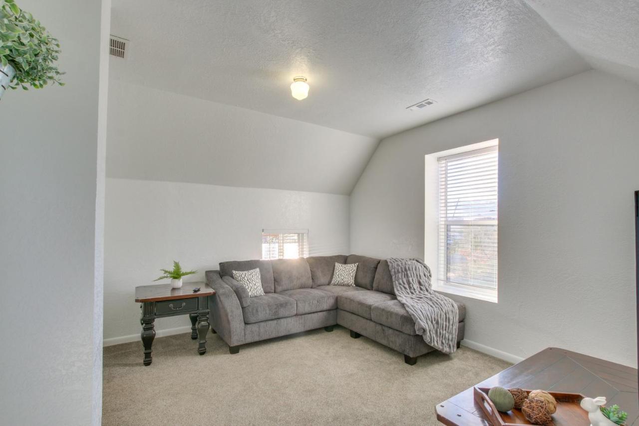 Convenient Logan Apartment - 1 Block To Town! Extérieur photo